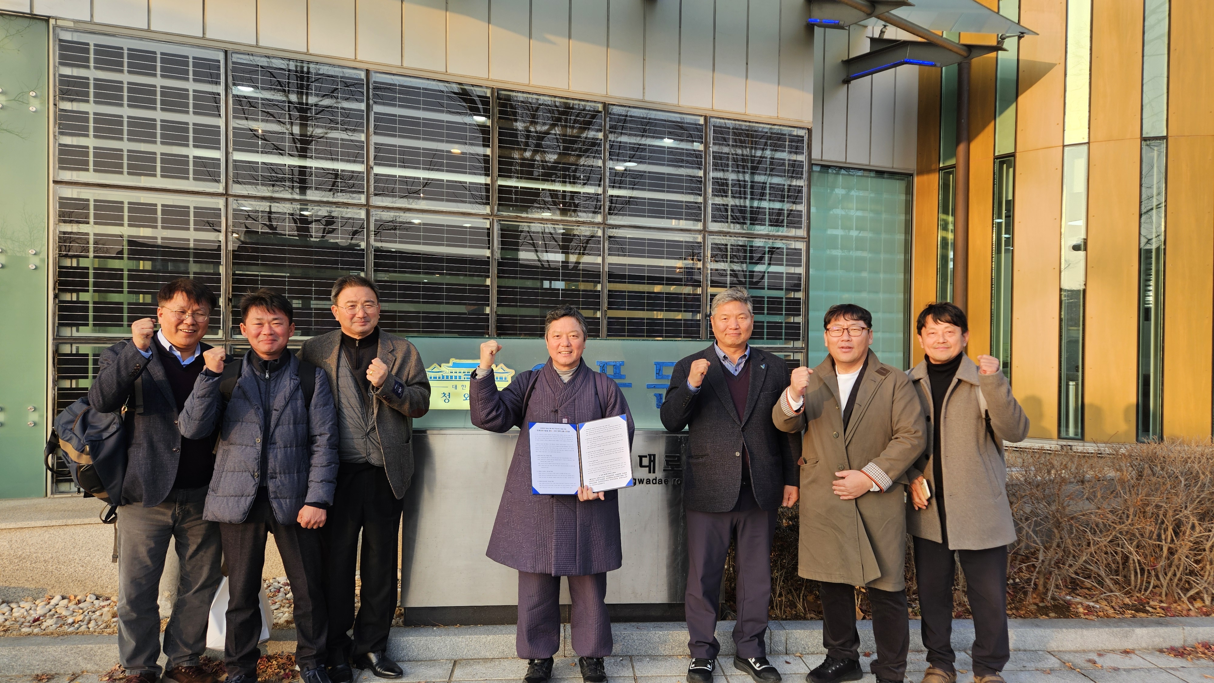 친환경농업 생산자, 소비자 공동 정책 선언대회 선언문 전달(한국농정신문 제공)